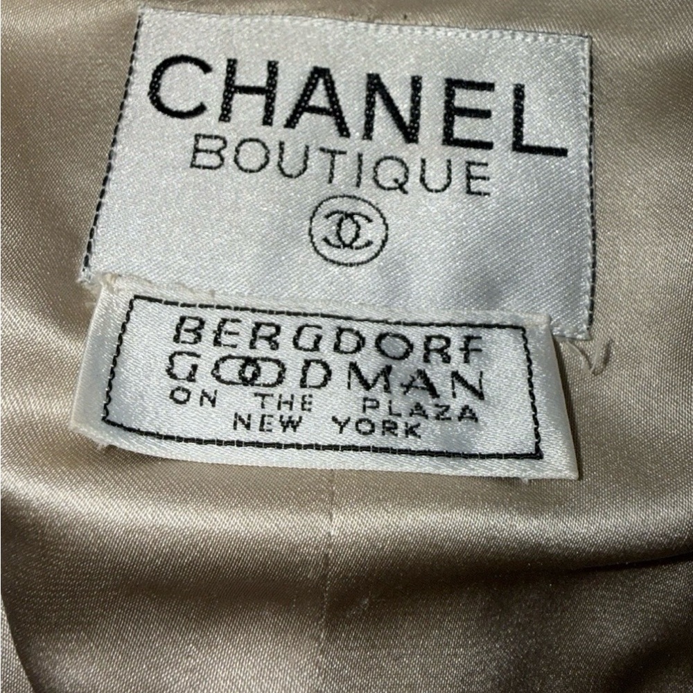 CHANEL Beige Tweed Suit - Picture 5 of 16